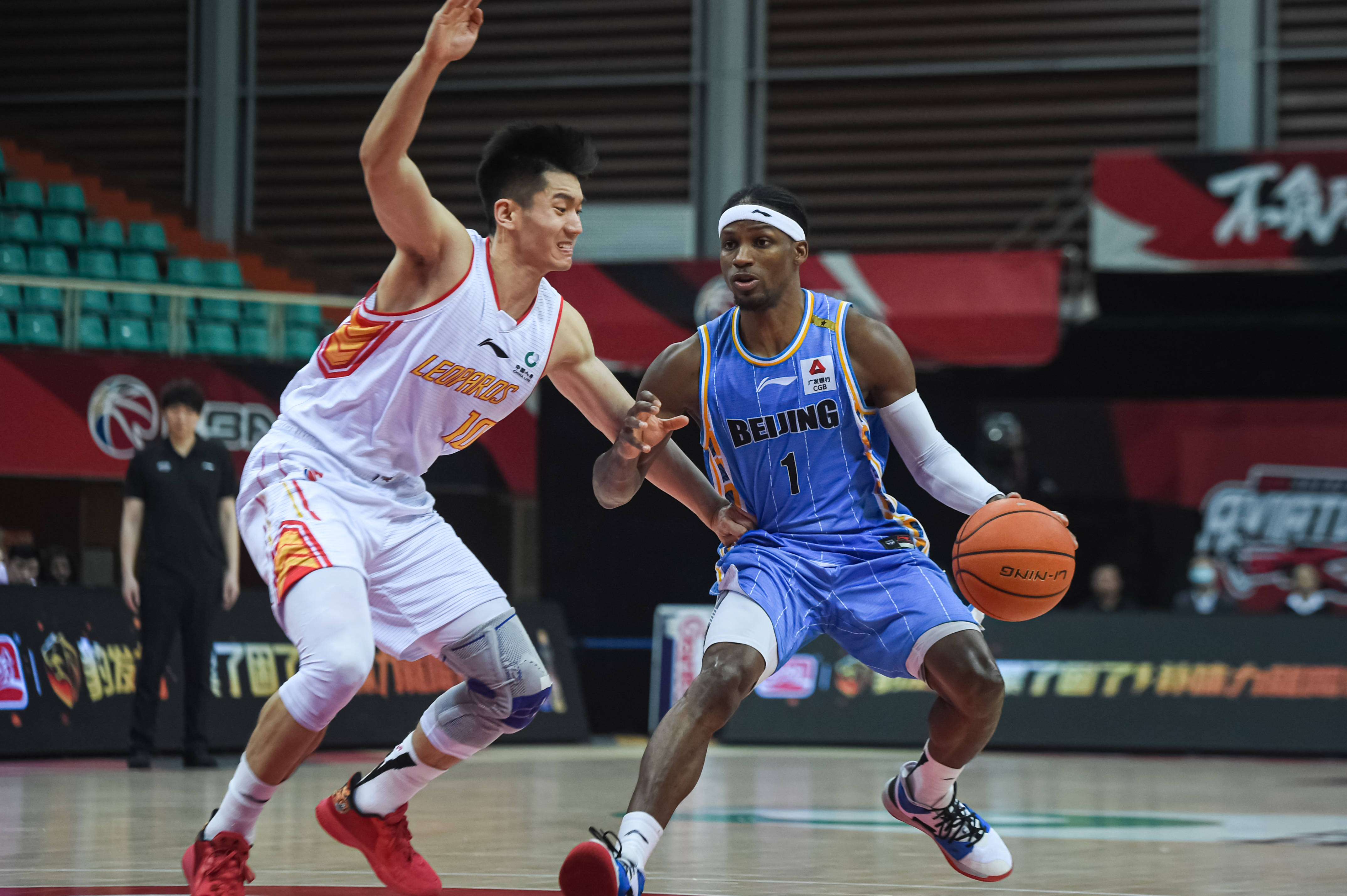 两位颇具影 两位颇具影